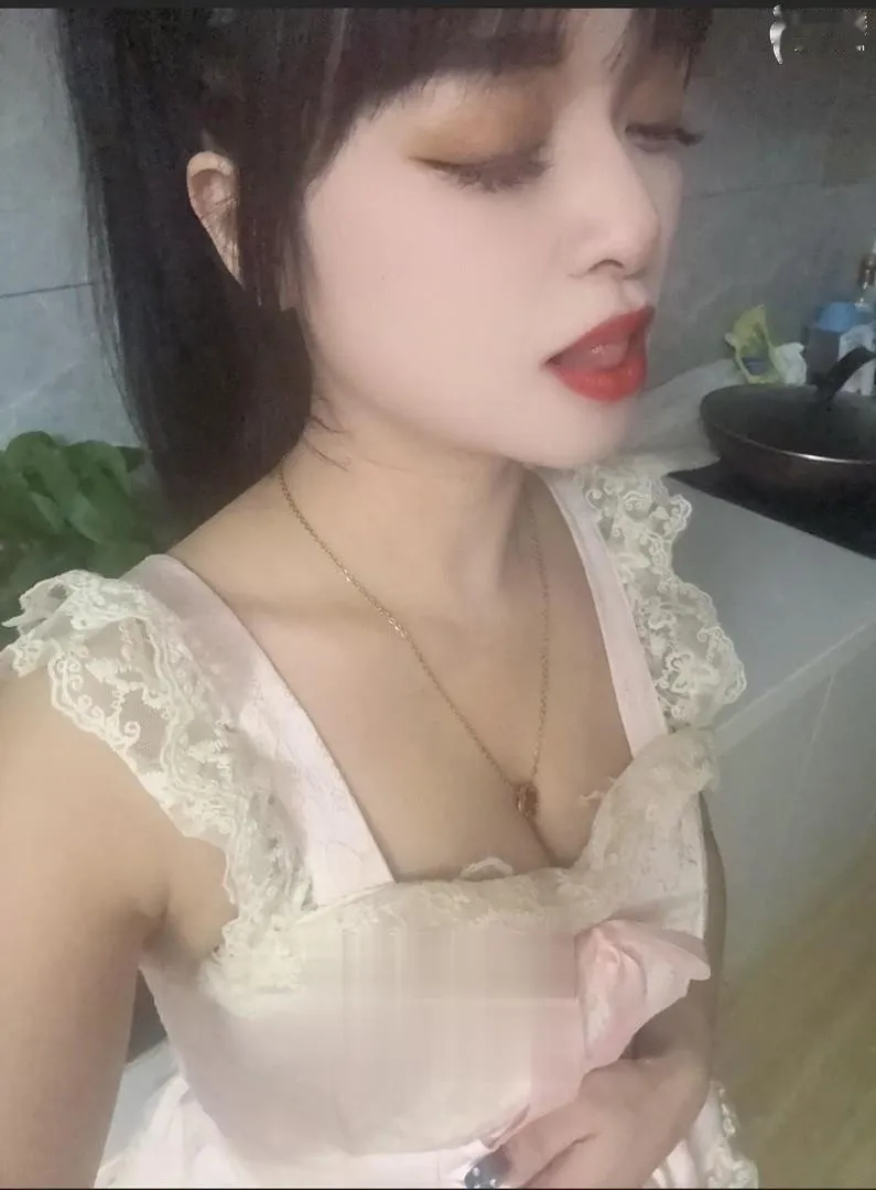 新区性价比小美女