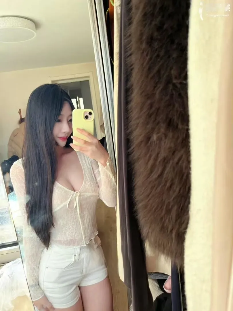 三点嫩长腿尤物兼职芊芊