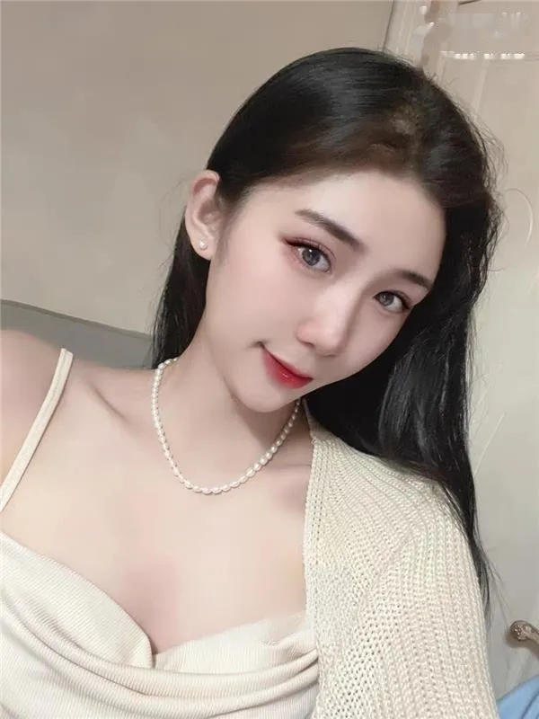 身材火辣的小少妇