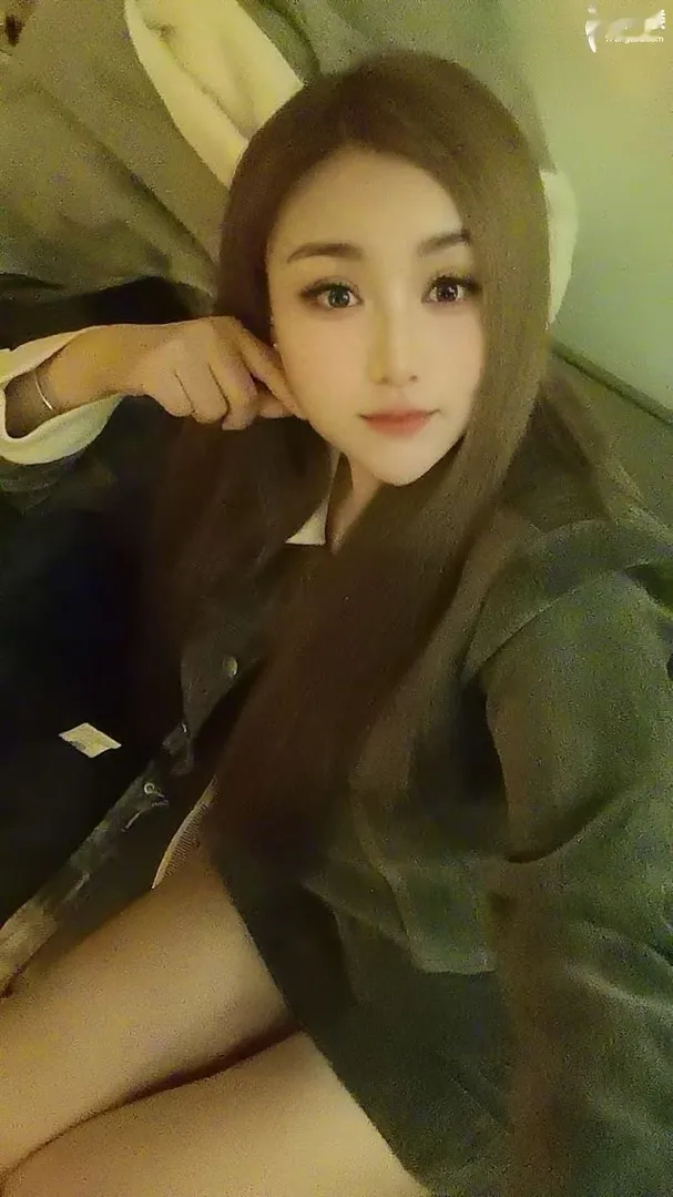 白云开心 胸大