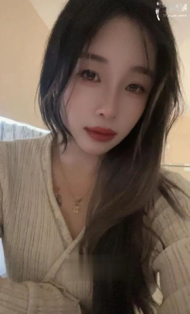 调情36D性感少妇