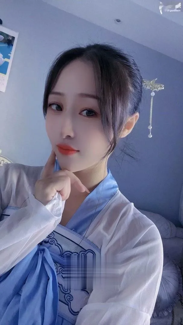范湖浅笑笑