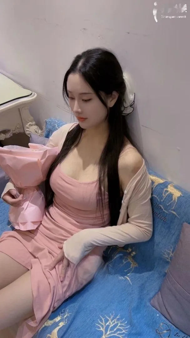 上城苗条美臀少妇