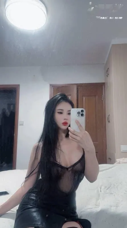 大胸嫩妹刺她相当过瘾