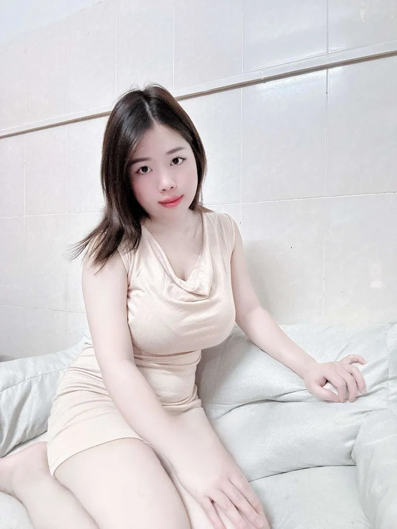 小妹妹就喜欢吃大叔的大鸡巴