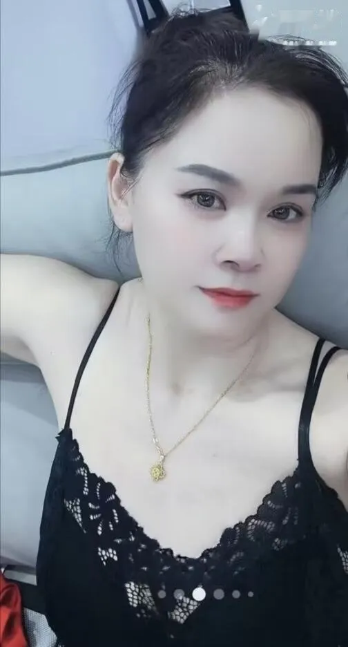 丰满大奶热辣少妇