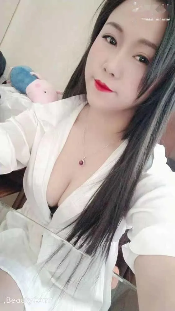 丰满大奶骚批会配合