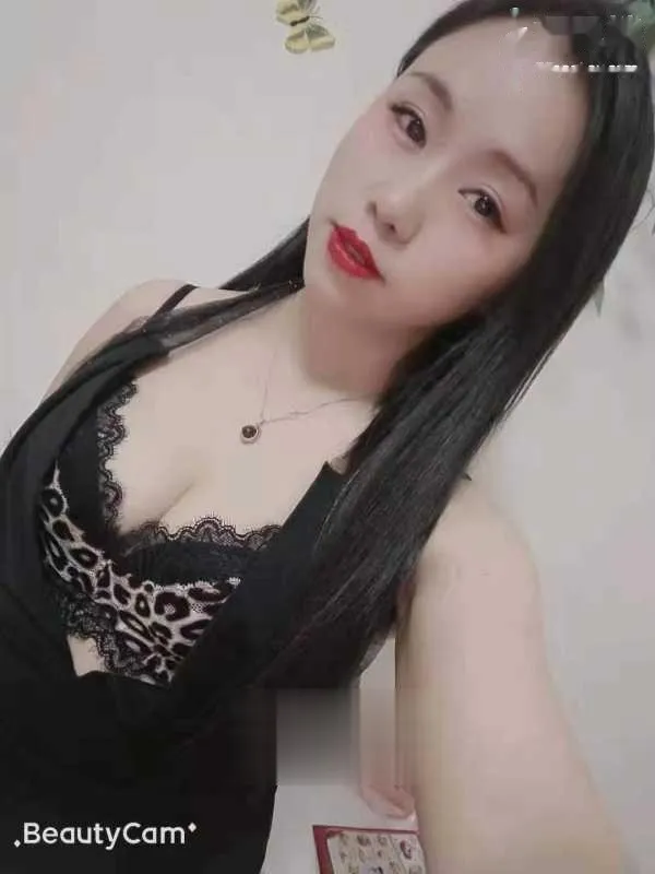 丰满大奶骚批会配合