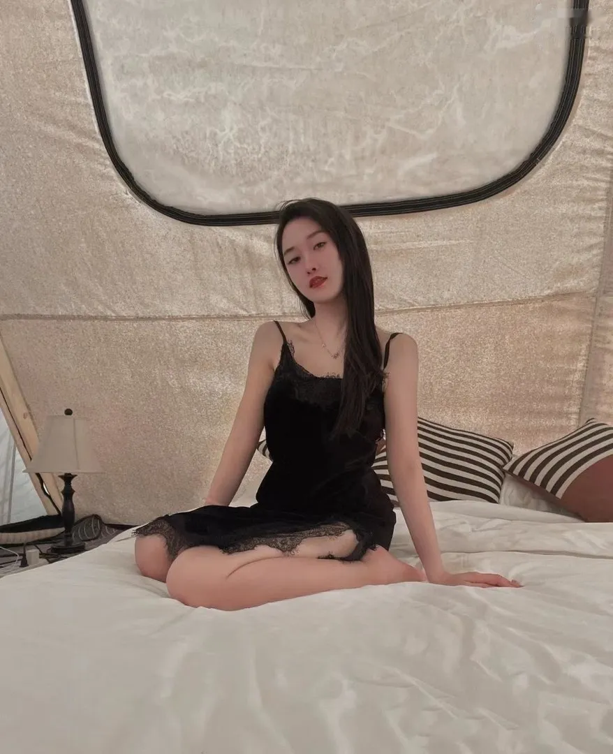 上海巨骚极品反差婊