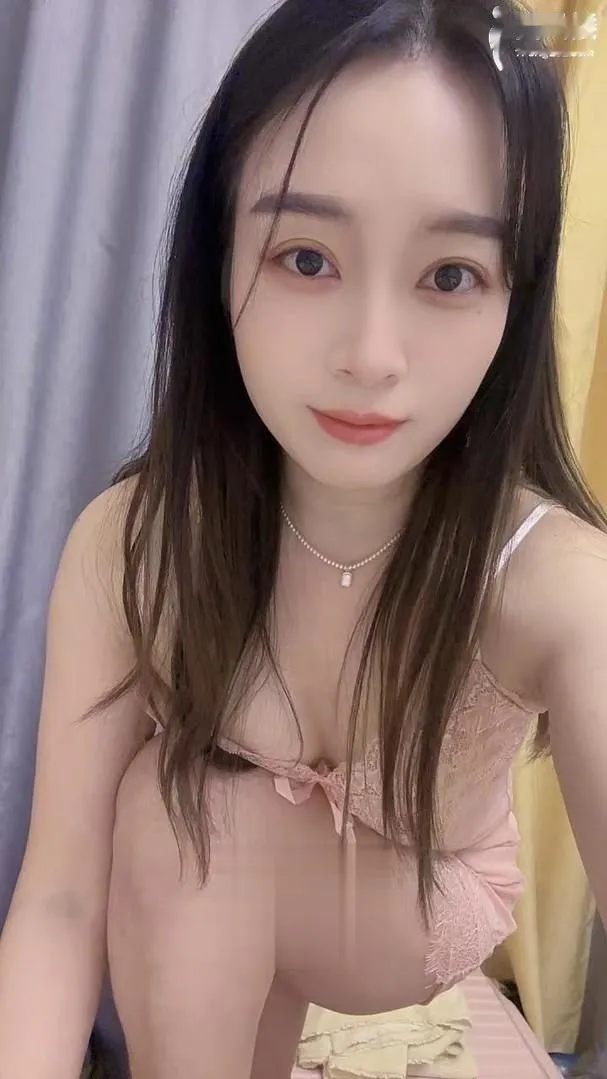甜美性感小妹