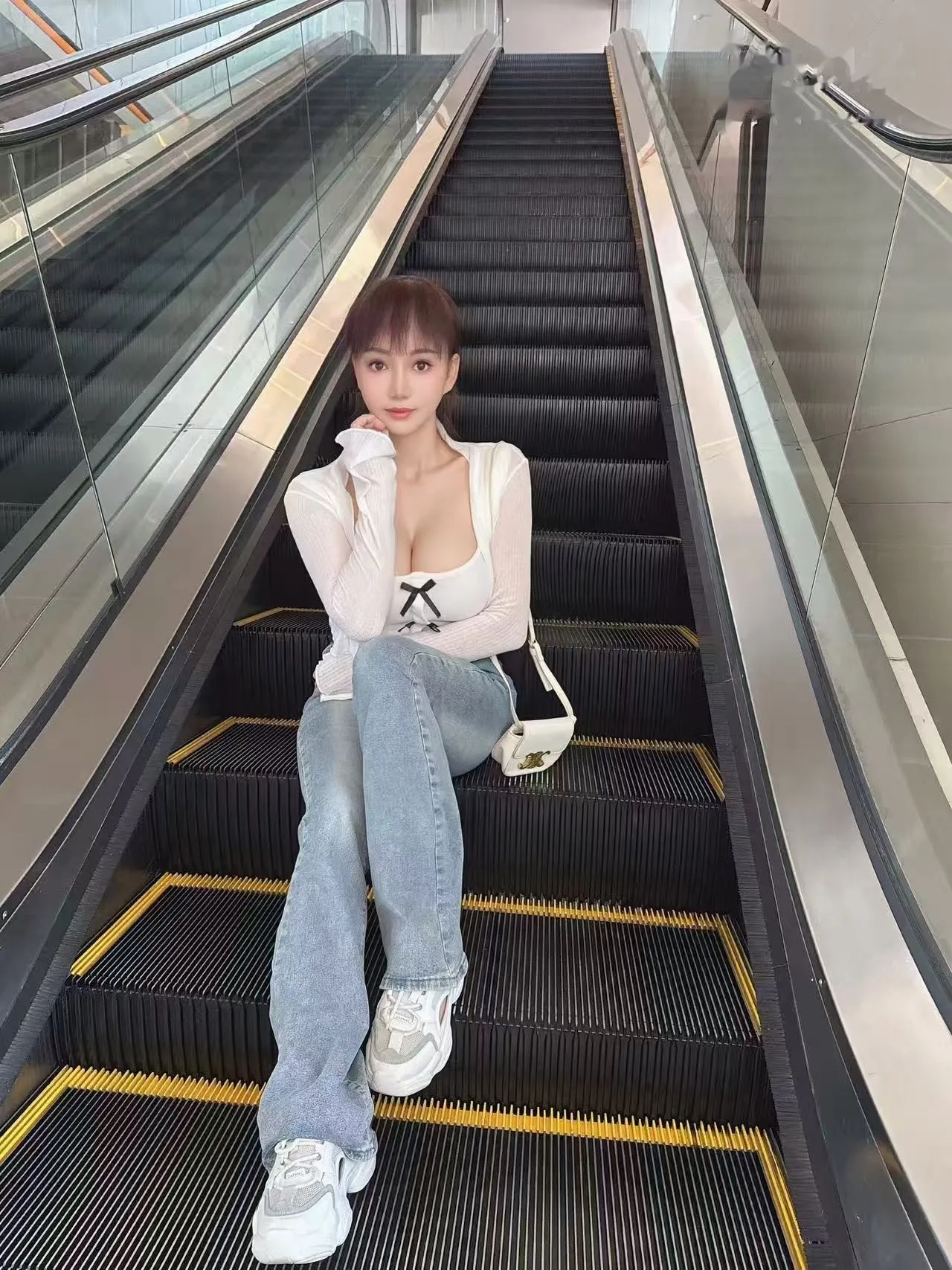 滨海骚货离异少妇