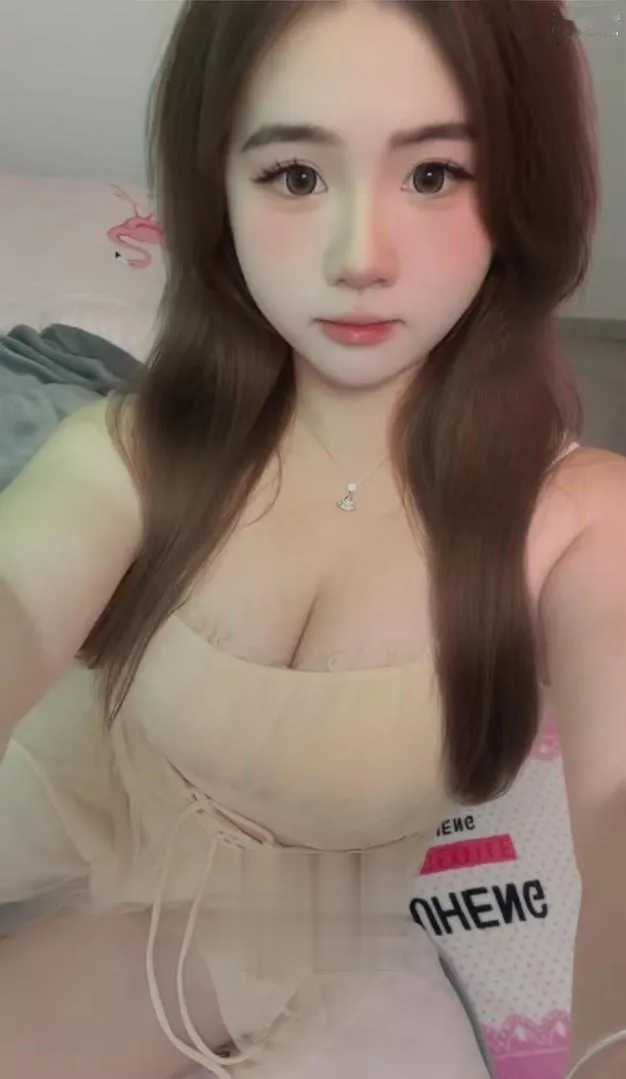 粉嫩穴紧微胖小妹