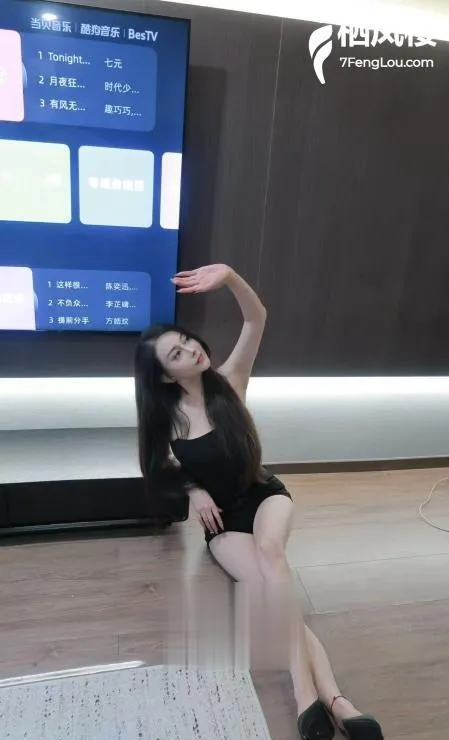 妹子粉嫩汁多，一插就喷 