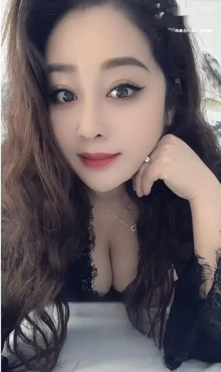 丰满小人妻姐姐