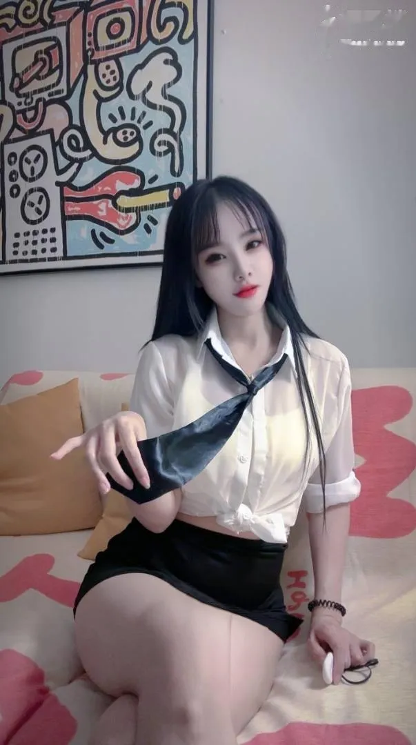 年轻性感长腿骚货口活很棒