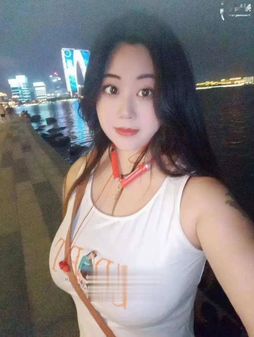 新来妹妹 很紧难进入丰满性感大胸妹
