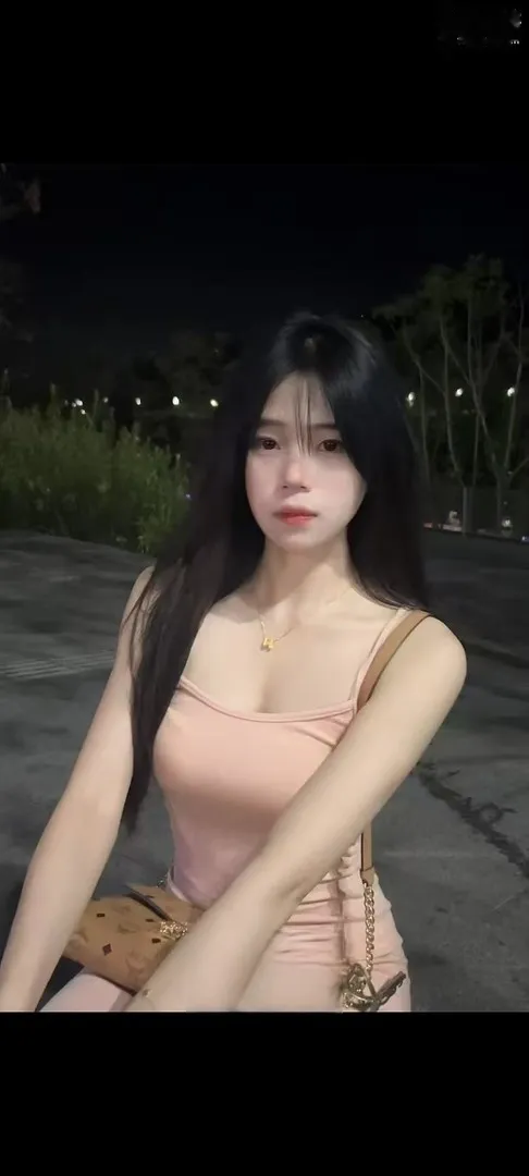深圳巨乳尤物炮架极品身材