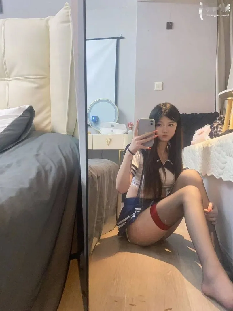黑丝大长腿骚妹服务到位不催