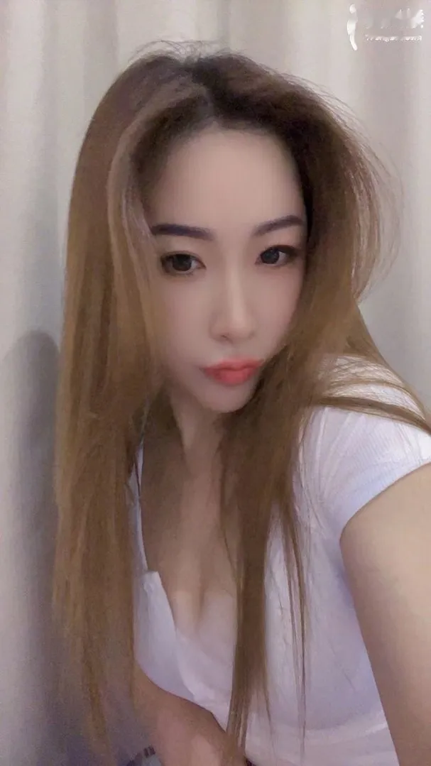 嫩妹肤白貌美粉嫩
