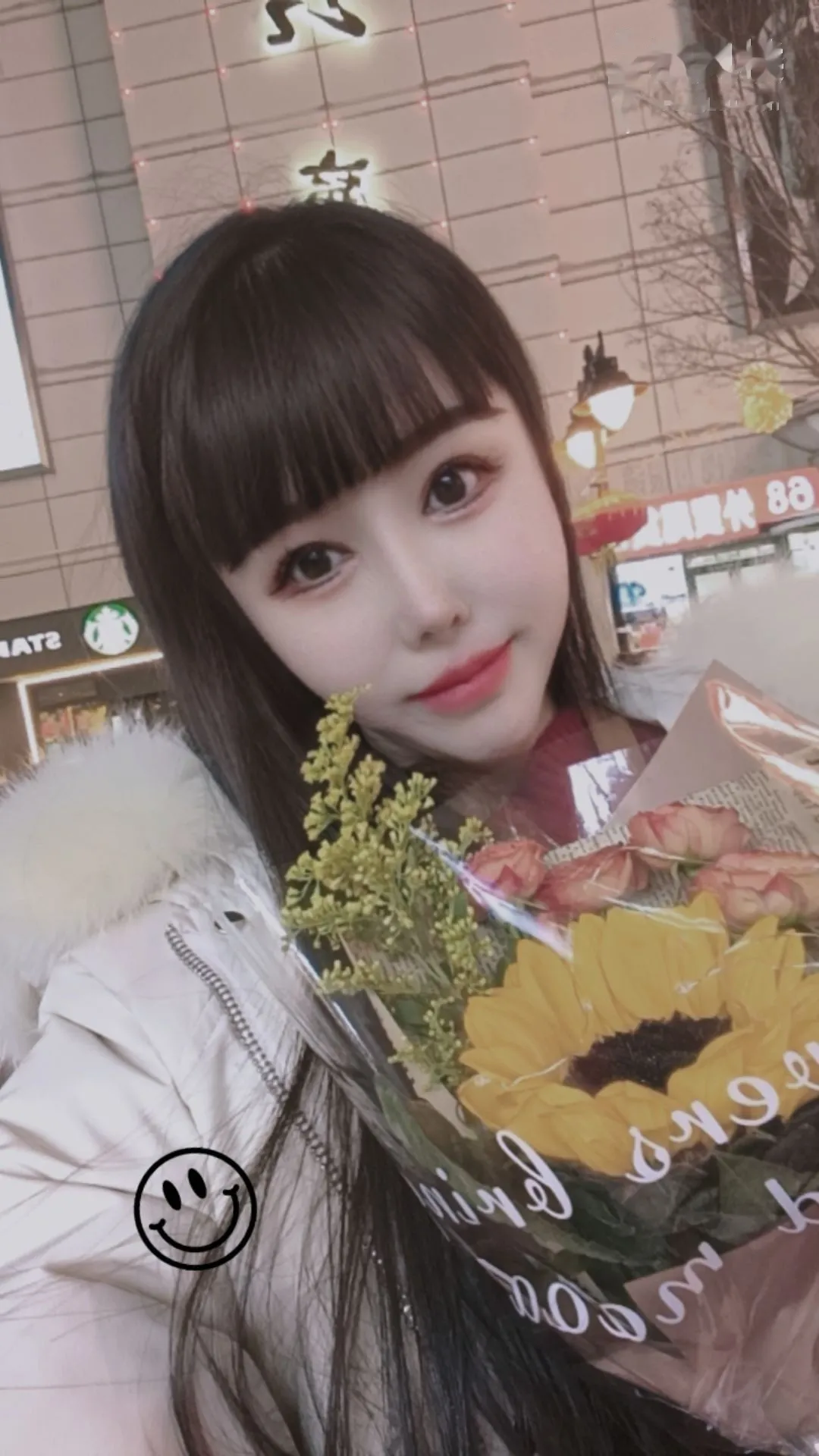 像个小女友般偎依在你怀里