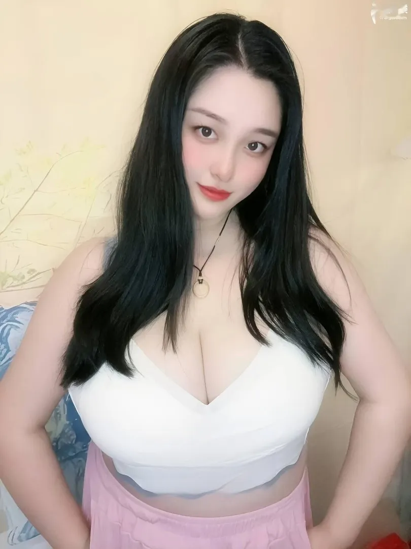 翘臀巨乳雪雪少妇