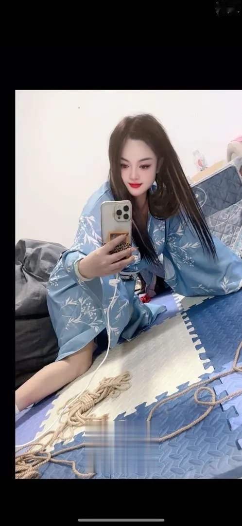 妹子尺度特别大，热情奔放，特别是深喉，操的呕吐特别爽