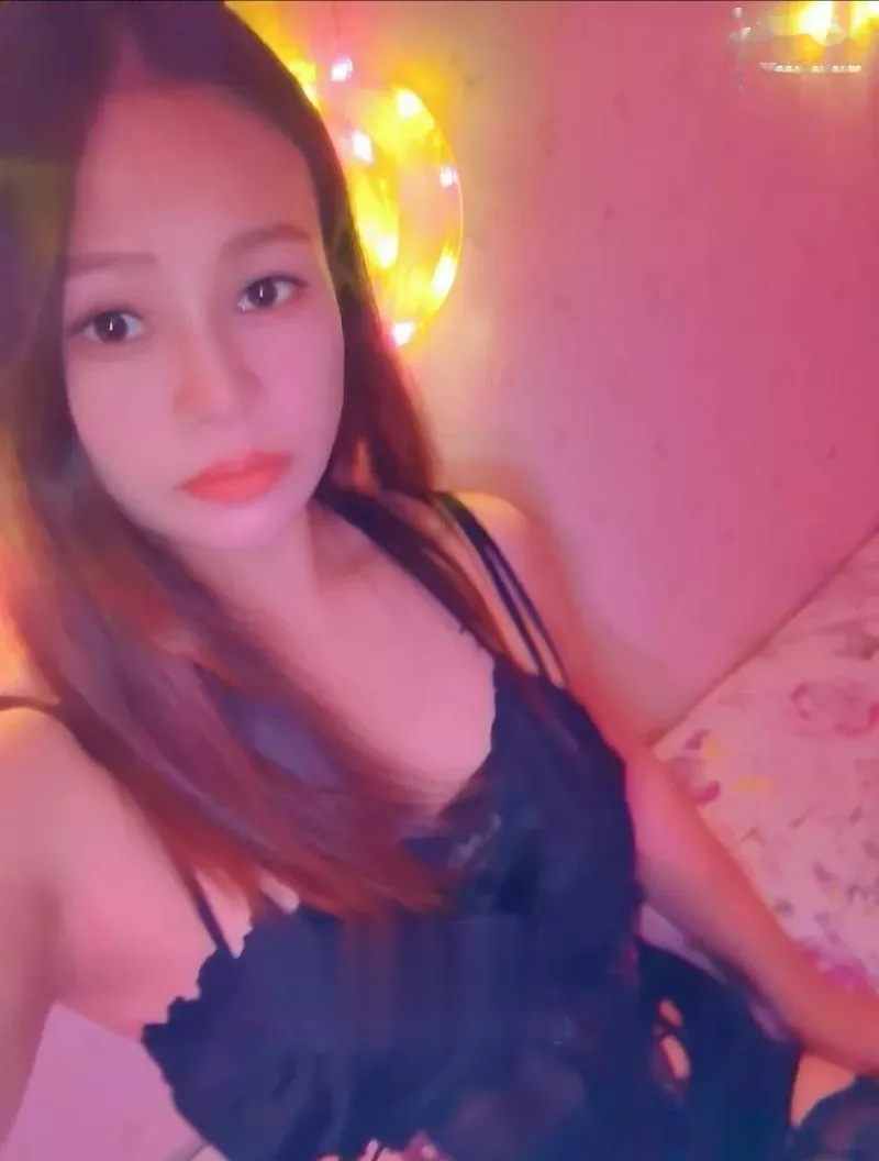 烟台刚下水小妹长相甜美，粉嫩多汁 