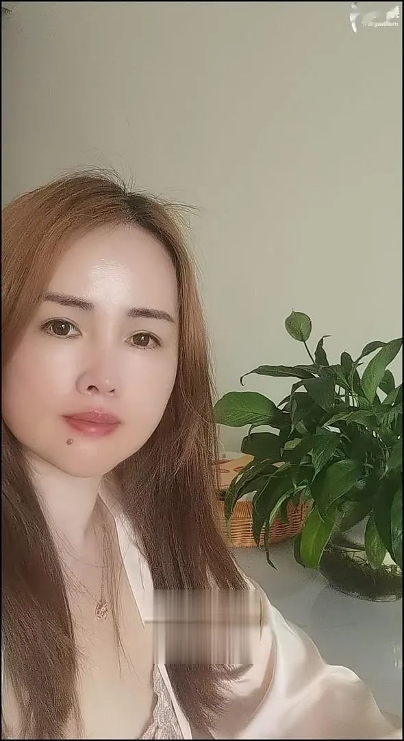 少妇的奶很粉嫩