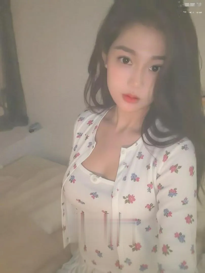 七里河性感勾人小姐姐