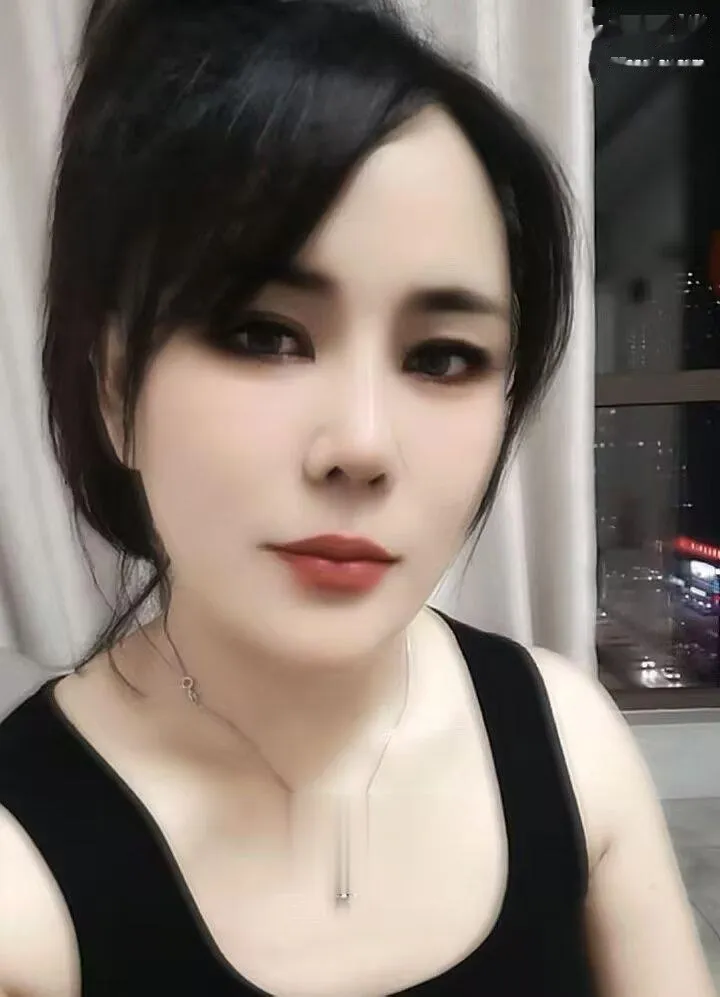 月亮湾夜市少妇
