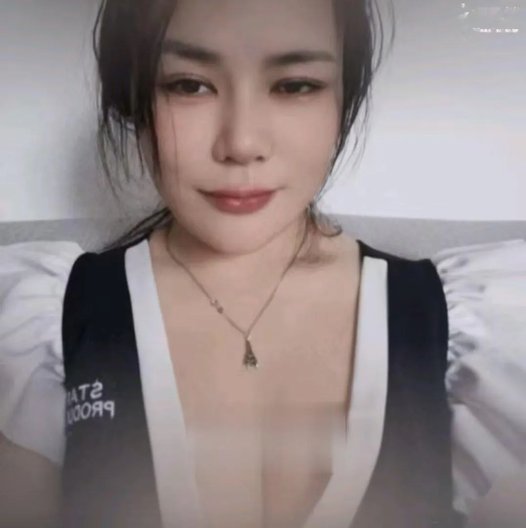 月亮湾夜市少妇