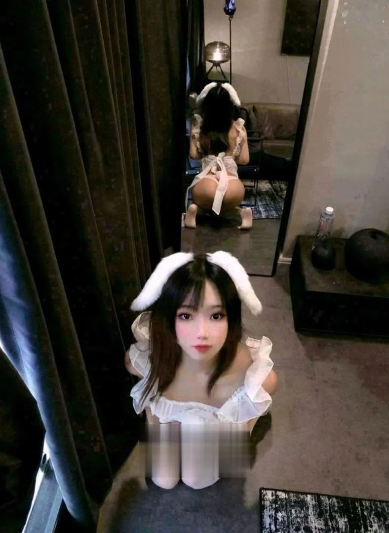 粉嫩小甜妹逼水多