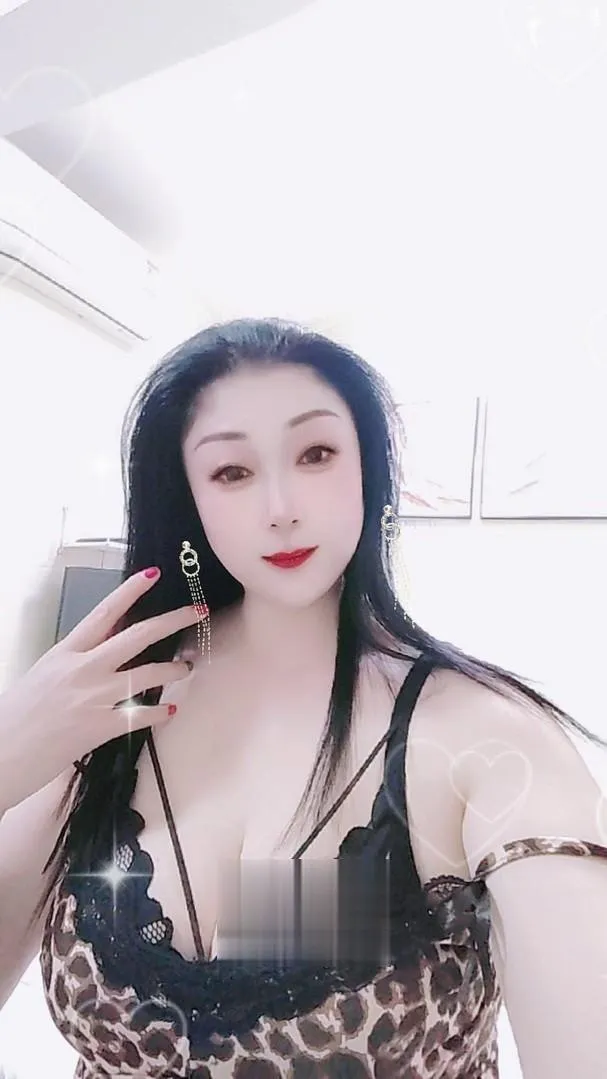 38D大胸泻火熟女