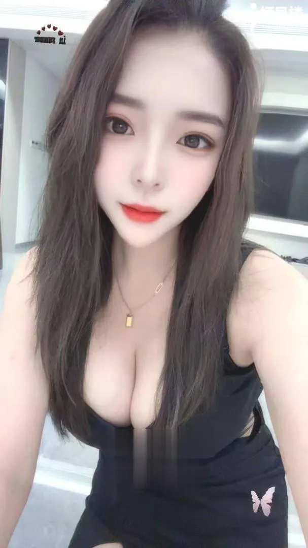 天河白嫩大胸妹