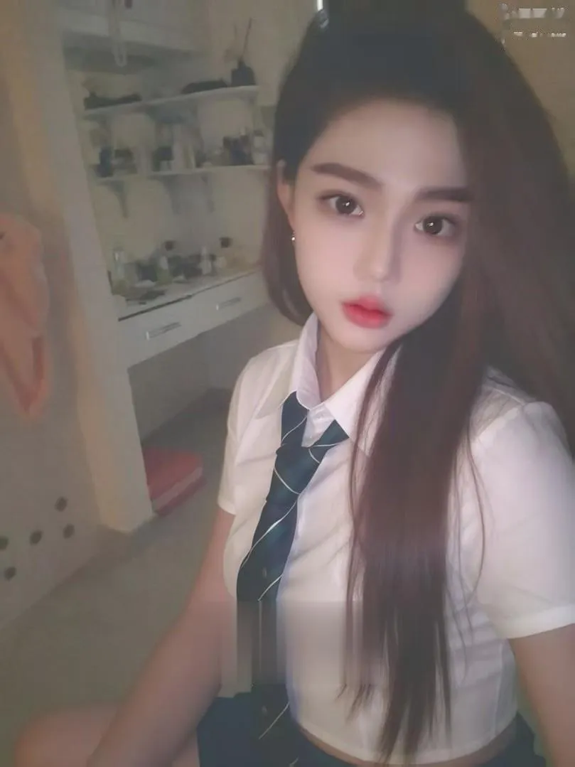 七里河性感勾人小姐姐