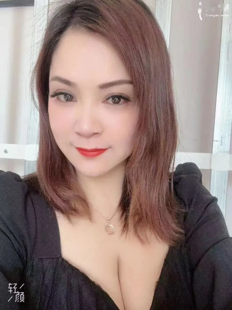 天津居家兼职年轻美女
