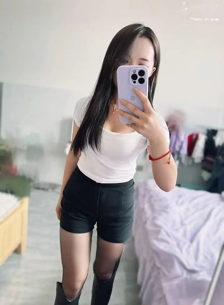 清纯美女颜值高床上妩媚