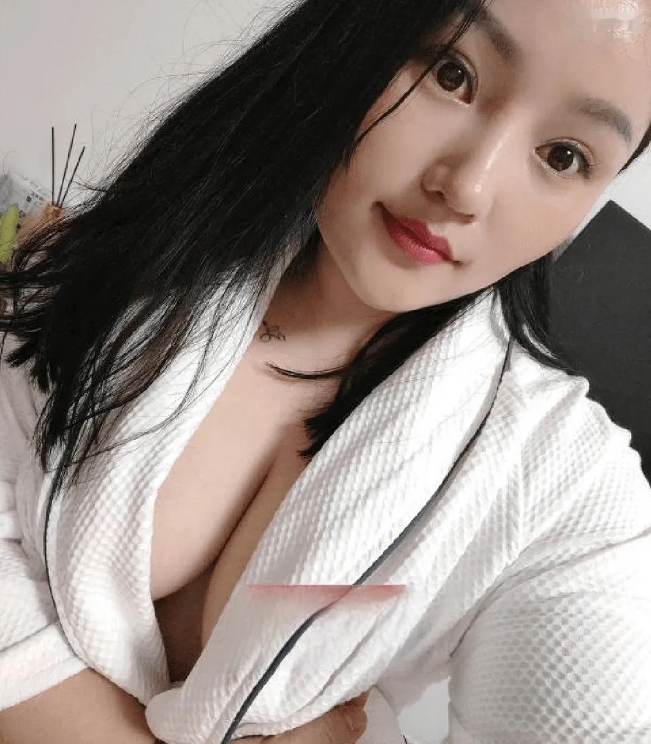 南海肤白貌美自聊自做