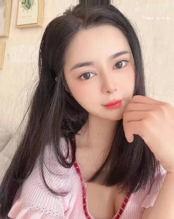 极品身材的大胸骚妹妹