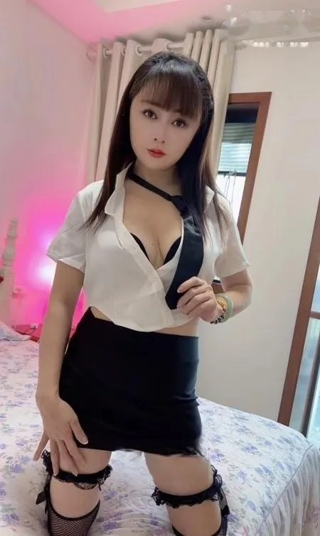 颜值翘臀小骚妹