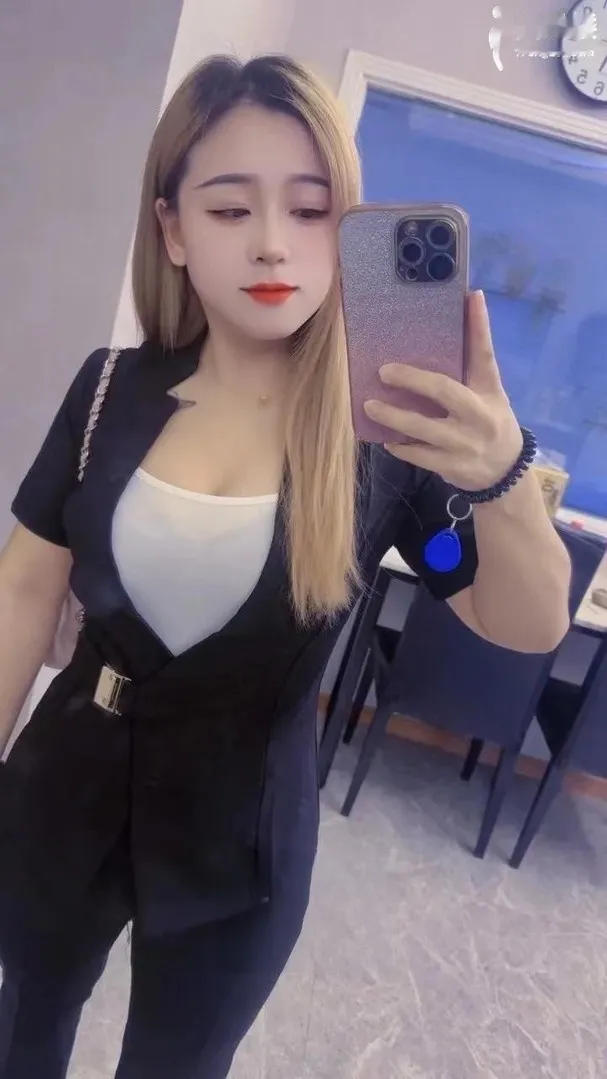 可爱清纯白皙湿妹