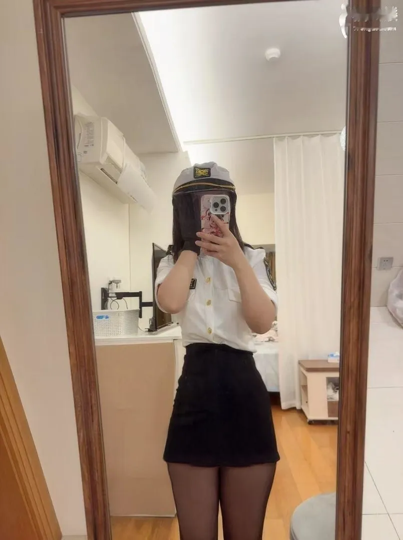 制服大屁股骚妹