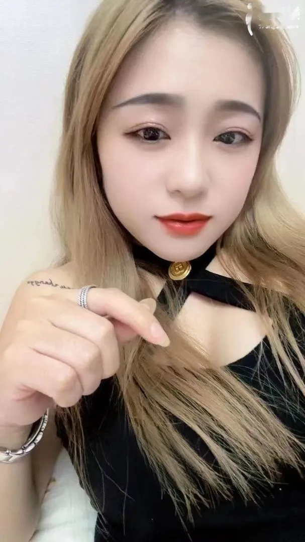 可爱清纯白皙湿妹