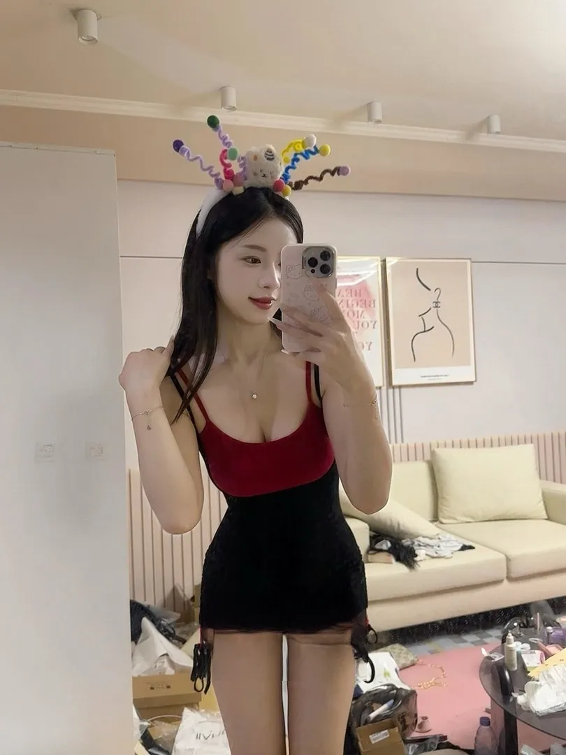 未央水床舔蛋淫水女娃