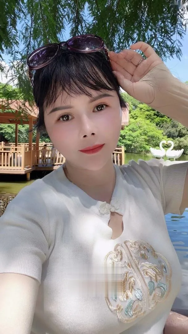 ·公明大奶美女