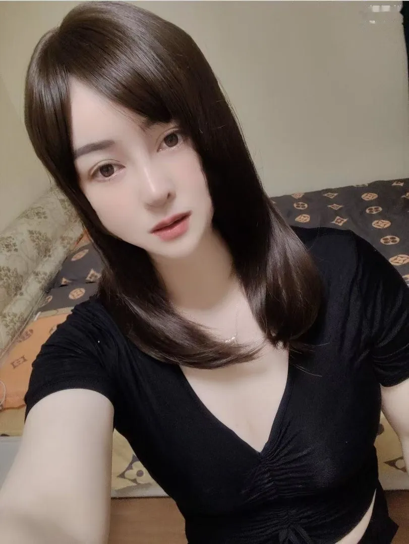 大臀制服诱惑老师