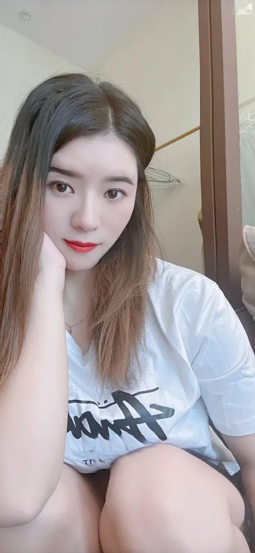 成都嫩货小骚妹各种姿势主动配合