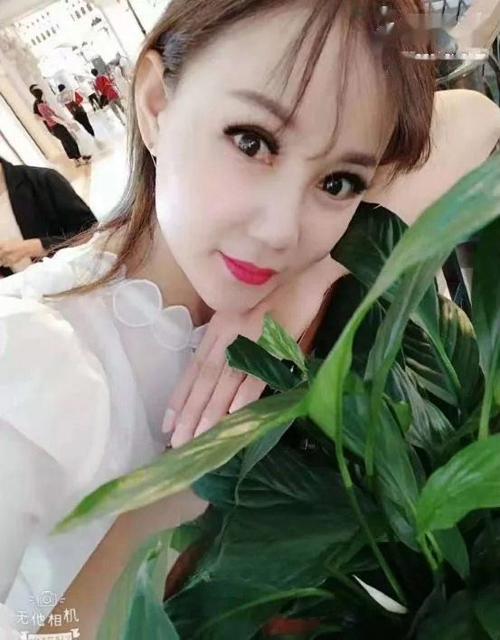 一个服务控妹子