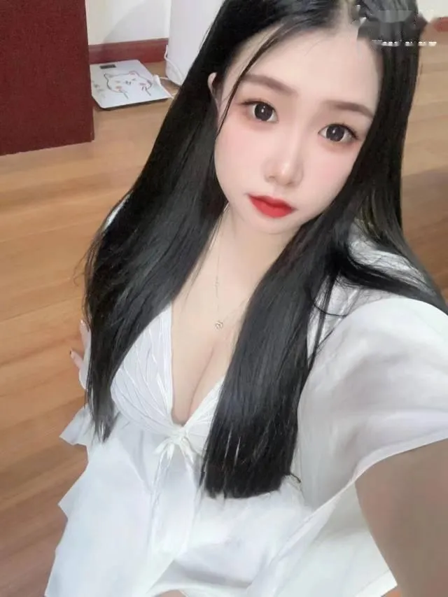 高颜值肤嫩多水小妹