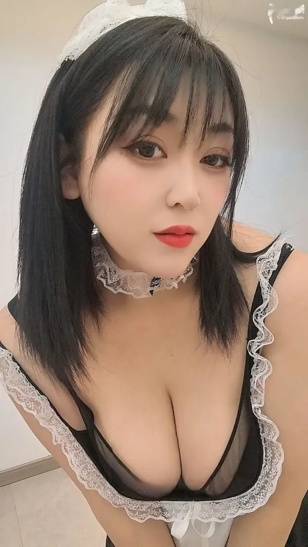 粉嫩大奶妹